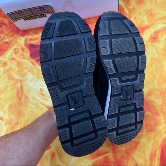 Louis Vuitton run away sneaker LV- 5/7M - Picture 9 of 10